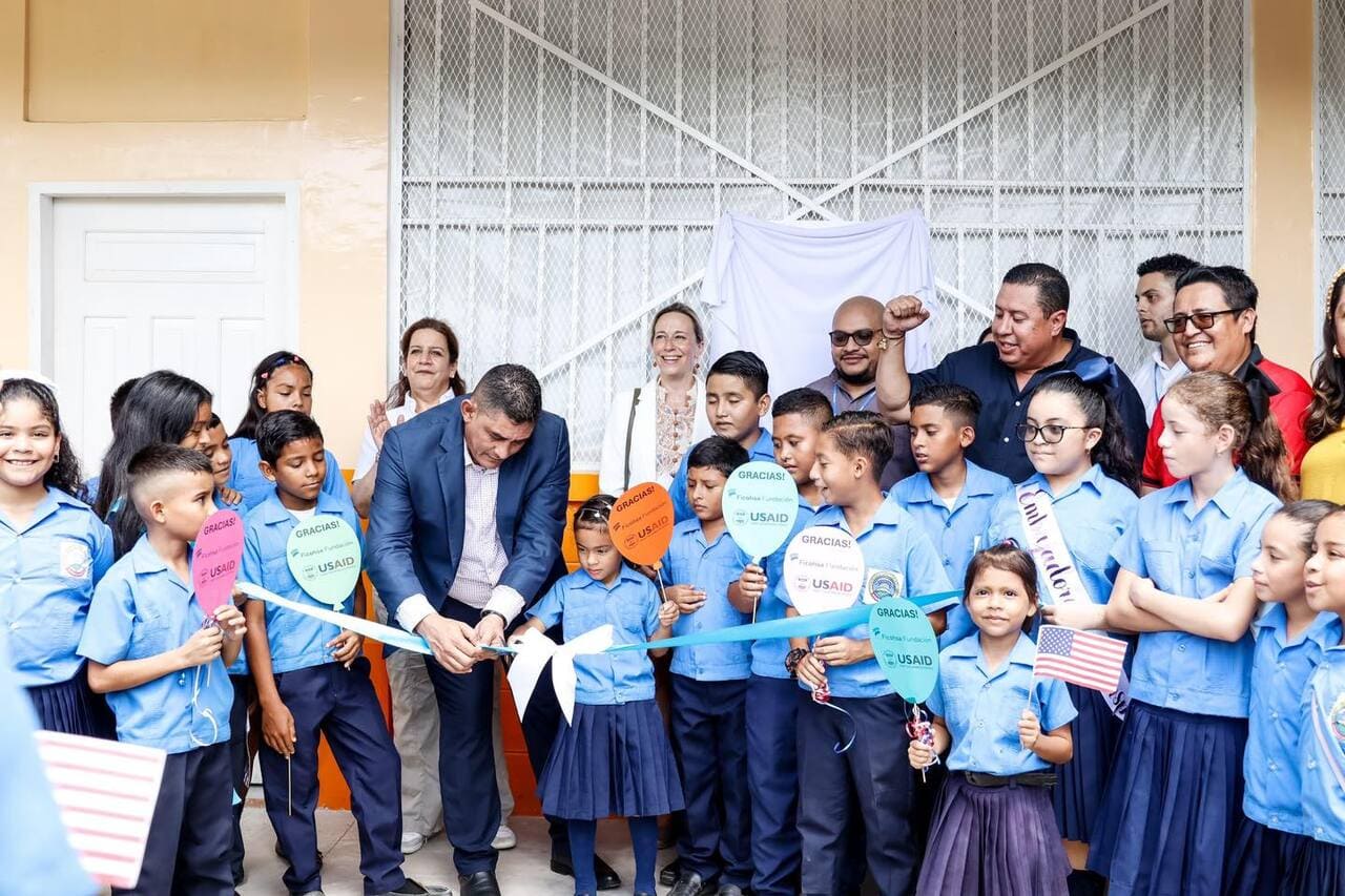 Ficohsa inaugura el Centro Educativo Heriberto Castillo: un paso adelante en la educación de Honduras